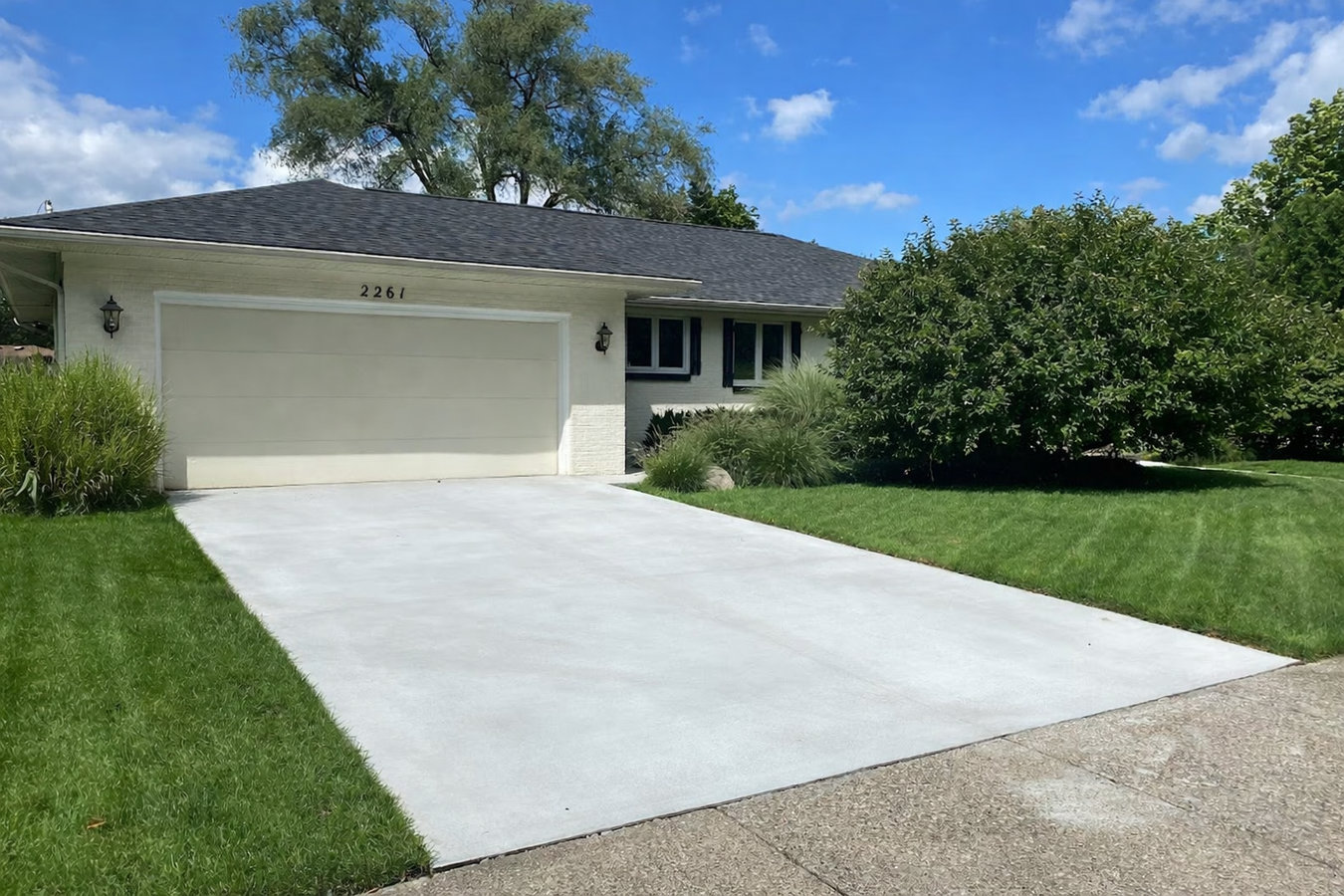 Concrete driveway building in Rialto, CA